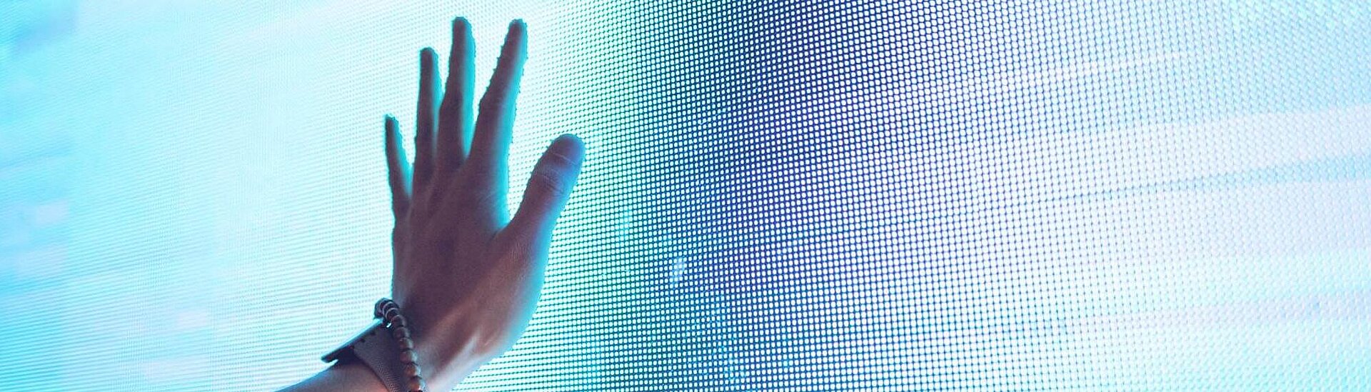 Active Alignment – Physik Instrumente Photonics LED Screen